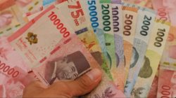 Rupiah Menguat di Awal Pekan, Dolar AS Tersungkur ke Level Rp17.700-an